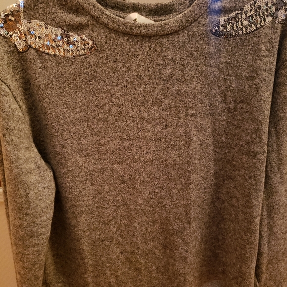 💋H&M Angel Wing Gray Causal Sweater - Picture 5 of 7